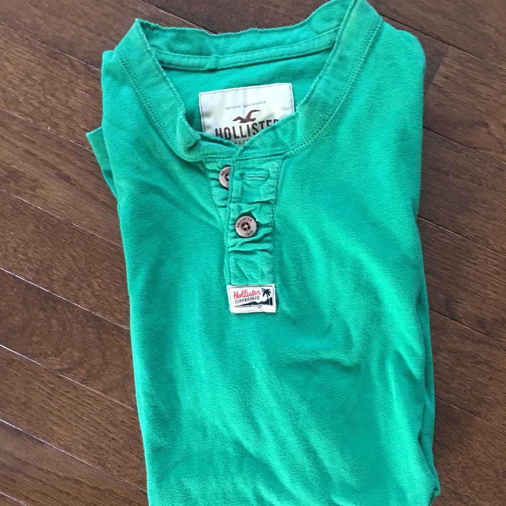 Hollister short sleeve 2 button henley green Large